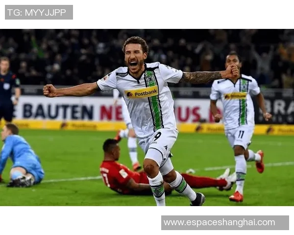 门兴格拉德巴赫与罗马足球历史交锋回顾与分析